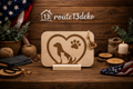 „Holzschild aus Birkenholz mit Hund, Katze und Herz-Motiv sowie Pfoten-Abdruck, 21×15 cm, auf Holzständer – route13deko"