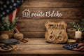 Holzschild Route 66 als 3D Wanddeko, rustikaler Hintergrund, Kerze und Stilelemente
