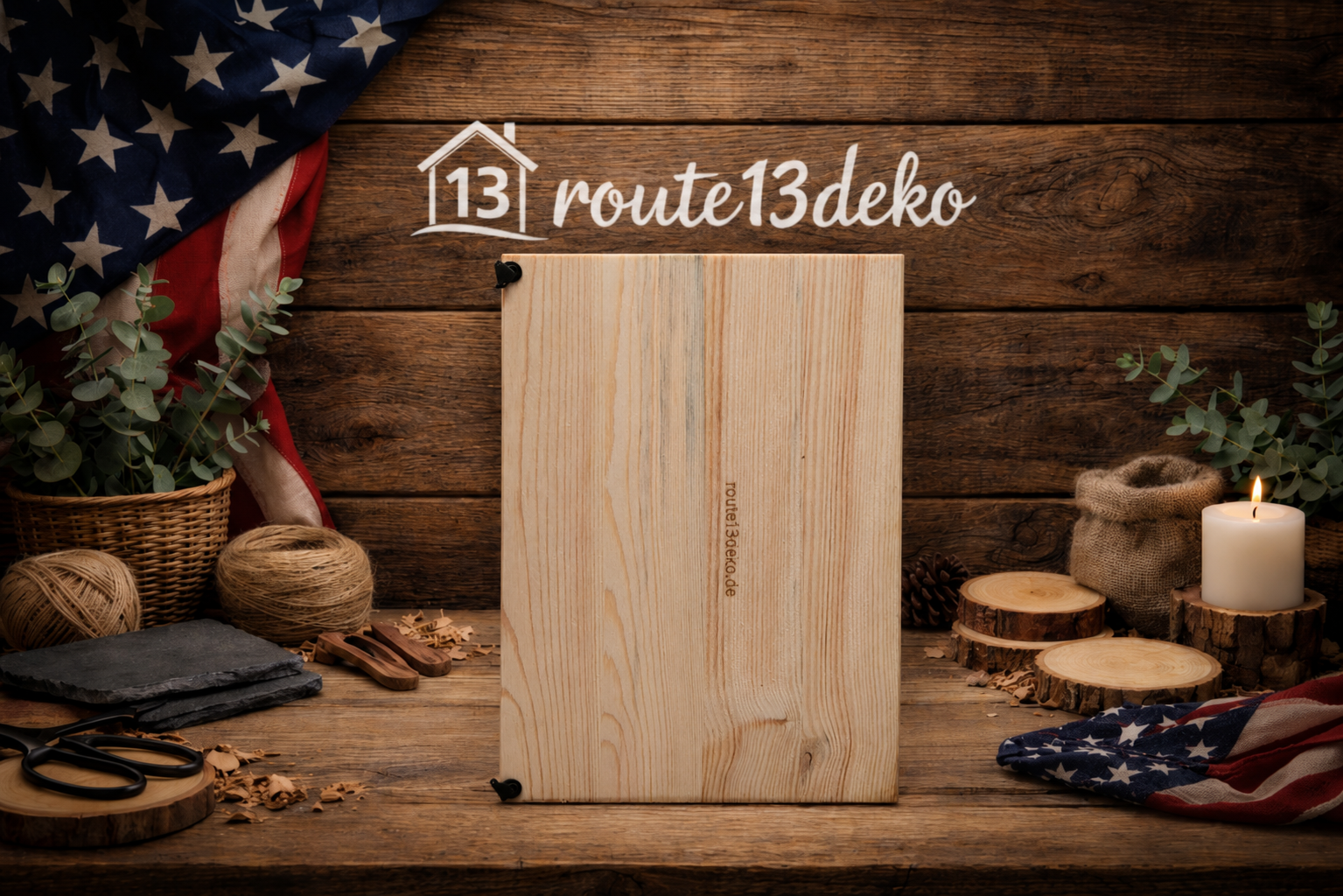 Holzschild LOVE mit Pfote – 35x16x1,8 cm, Kiefer gelasert und geflämmt
